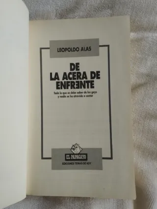 De la acera de enfrente: Todo lo que se debe sa...