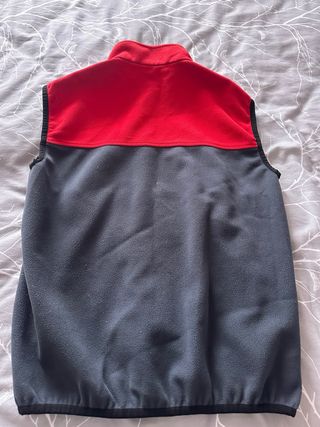 Chaleco Millet Rojo y Gris. Polar