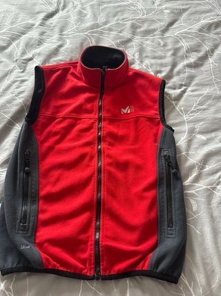 Chaleco Millet Rojo y Gris. Polar