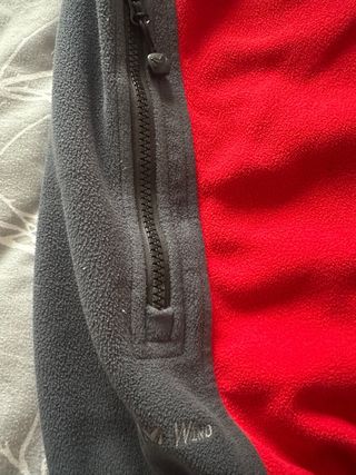 Chaleco Millet Rojo y Gris. Polar