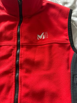 Chaleco Millet Rojo y Gris. Polar