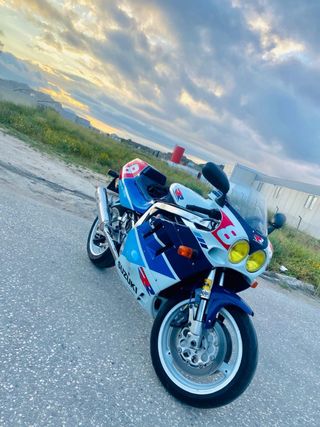 Suzuki GSXR 750-1100 Cambio por furgoneta