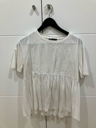 Blusa Zara blanca con volantes