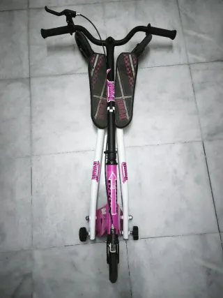 Patinete 3 ruedas rosa y blanco marca Trywill