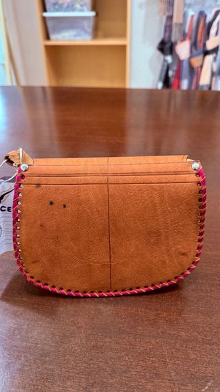 Bolso artesanal cuero marrón y rosa