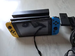 Nintendo Switch Azul y Amarillo