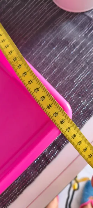 Bandejas de plástico azul y rosa