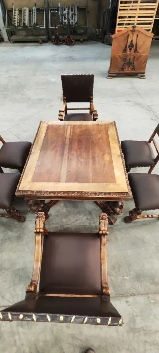 Armario, recibidor ,mesa y 6 Sillas Antiguas