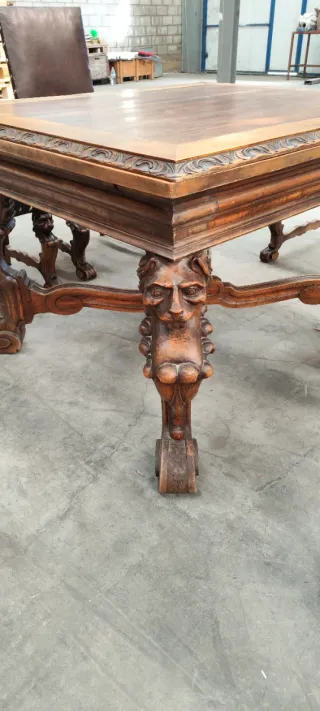 Armario, recibidor ,mesa y 6 Sillas Antiguas