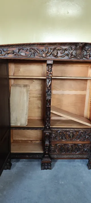 Armario, recibidor ,mesa y 6 Sillas Antiguas