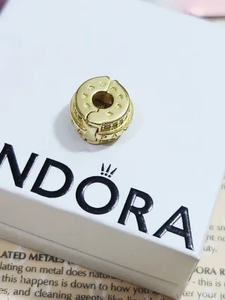 Clip Pandora Shine Corazón Oro Dorado Brillante