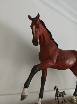 Antigua Escultura caballo porcelana firmada. Grand