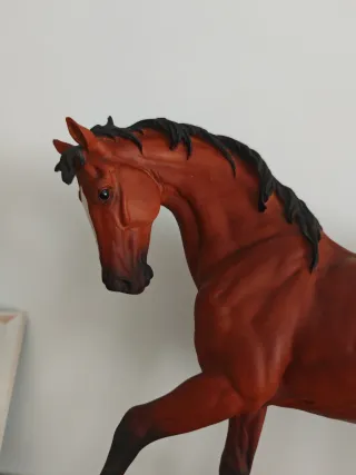 Antigua Escultura caballo porcelana firmada. Grand