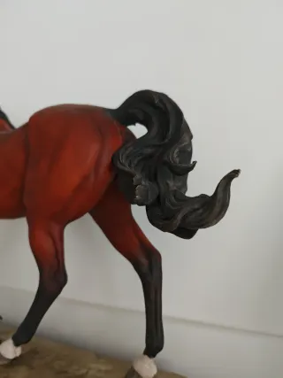 Antigua Escultura caballo porcelana firmada. Grand