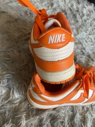 Zapatillas Nike Dunk Low Naranja y Blanca