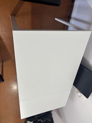 Mesa extensible blanca y negra