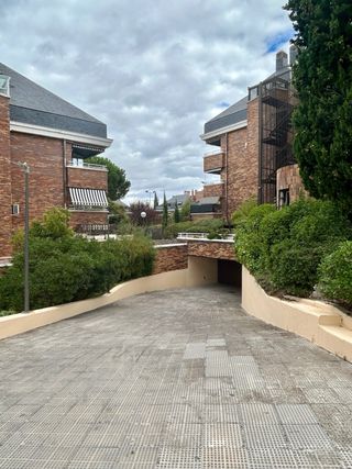 Se alquila plaza de garaje doble