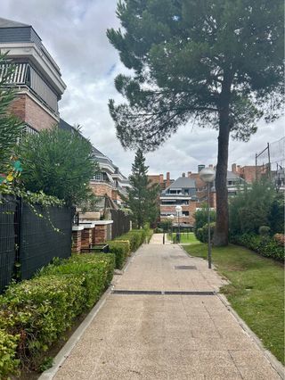 Se alquila plaza de garaje doble