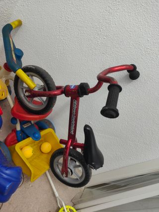 Bicicleta infantil roja