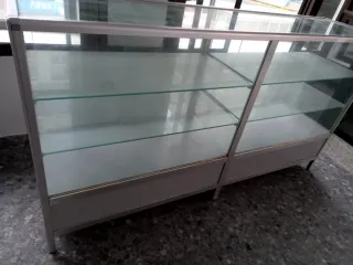 Mostrador aluminio y cristal con cajones