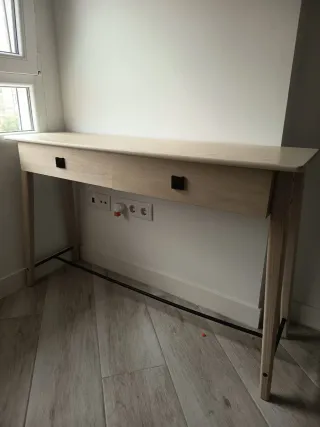 Scrivania in legno con 2 cassetti