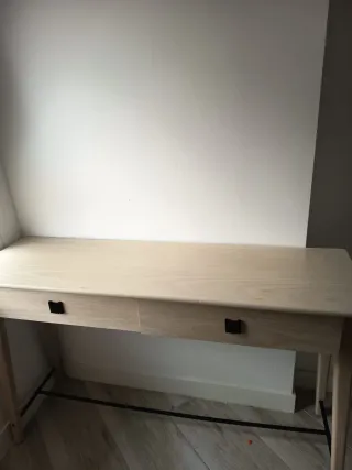 Scrivania in legno con 2 cassetti