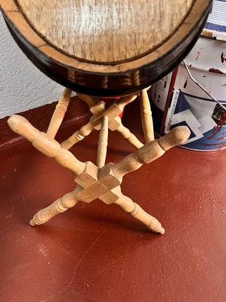 Barril de madera con base