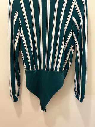 Body Bershka verde de rayas cruzado – Elegante