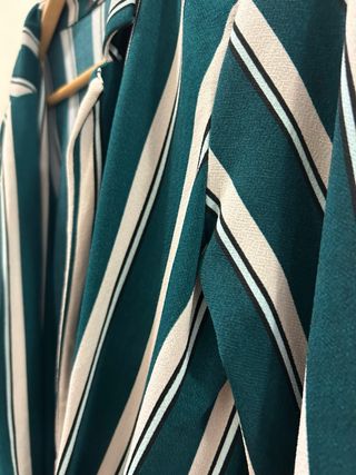 Body Bershka verde de rayas cruzado – Elegante