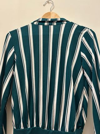 Body Bershka verde de rayas cruzado – Elegante