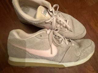 Nike rosas