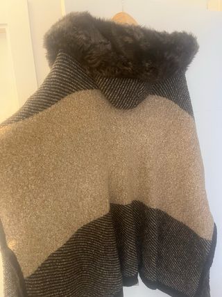 Capa de punto mujer con capucha