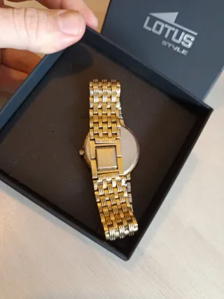 Reloj Lotus Dorado