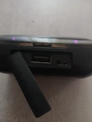 Cascos Inalámbricos Negros y Rojos