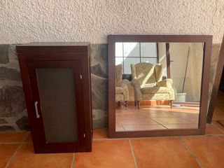 Conjunto espejo y mueble almacenaje madera