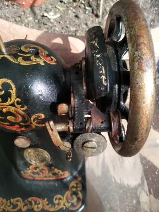 Máquina de coser Alfa centenaria No funciona