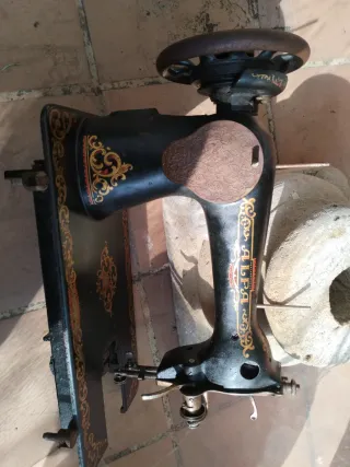 Máquina de coser Alfa centenaria No funciona