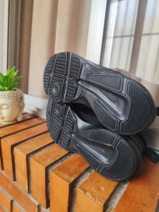 Nike Defy All Day Triple Black Casi Nuevas