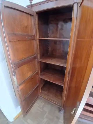 Guardaroba in legno massello