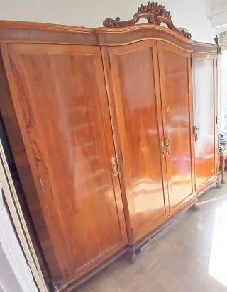 Guardaroba in legno massello