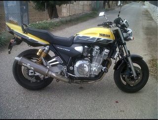 Yamaha XJR1300SP Negra y Amarilla