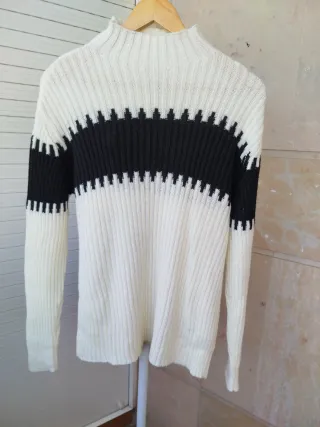 Bonito Conjunto de Falda y Jersey de Punto