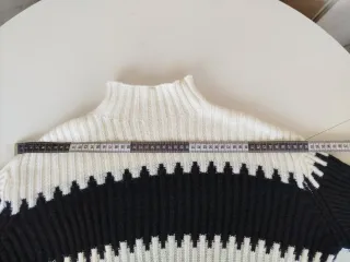 Bonito Conjunto de Falda y Jersey de Punto