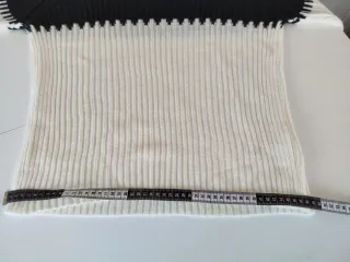 Bonito Conjunto de Falda y Jersey de Punto