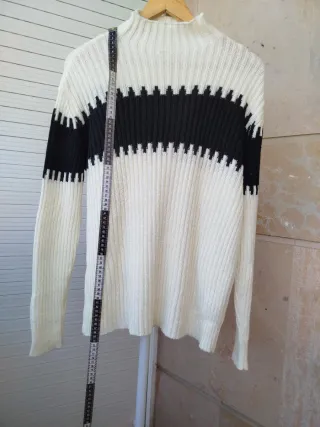 Bonito Conjunto de Falda y Jersey de Punto