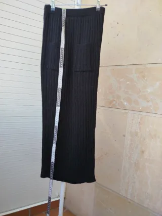 Bonito Conjunto de Falda y Jersey de Punto