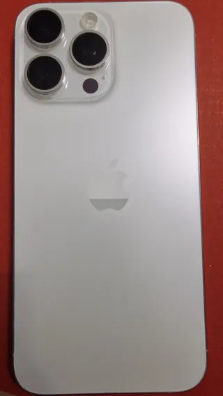 iPhone 15 Pro Max Plata 256GB salido revisión