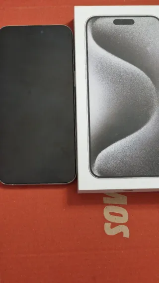 iPhone 15 Pro Max Plata 256GB salido revisión