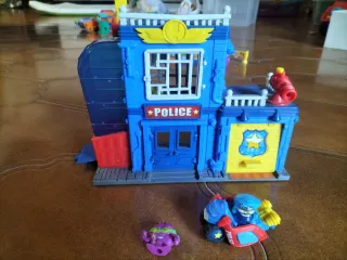 Superzings Comisaría de Policía