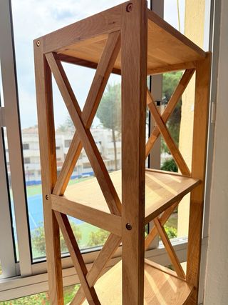 Estantería de madera maciza